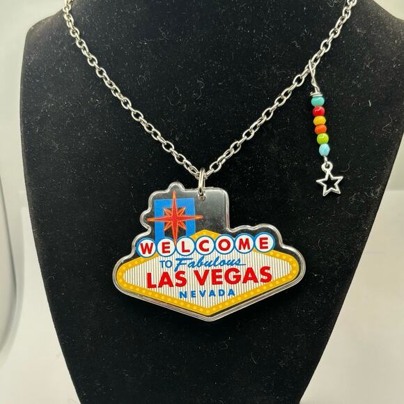 Las Vegas Nevada Red & Silver Necklace - Picture 1 of 4